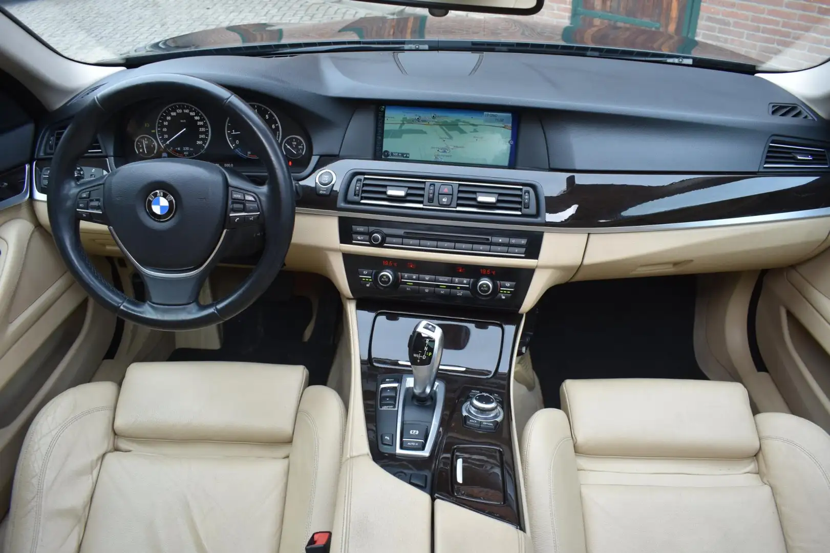 BMW 520 5-serie Touring 520i '13 Pano Xenon Leder Clima Cr Nero - 2