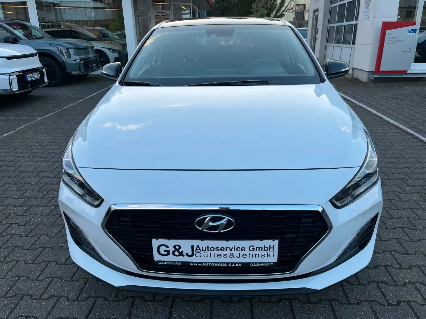 Hyundai i30 YES! Plus, Navi, Kamera, AppleCarPlay, Blanco - 2