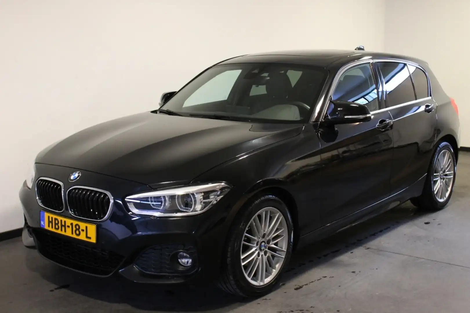 BMW 118 118I ED.SP.HE. M-pakket, Schuifdak, Airco, Stoelve Zwart - 1