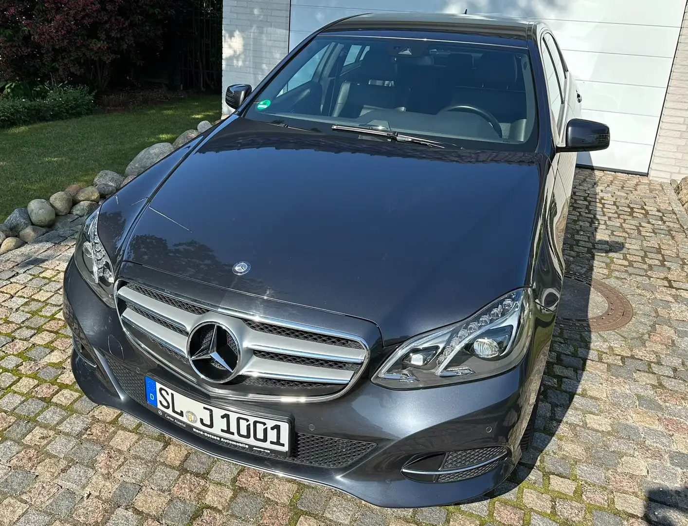 Mercedes-Benz E 200 Avantgarde 7G-TRONIC / top gepfl. / erst 90 tkm Grau - 2