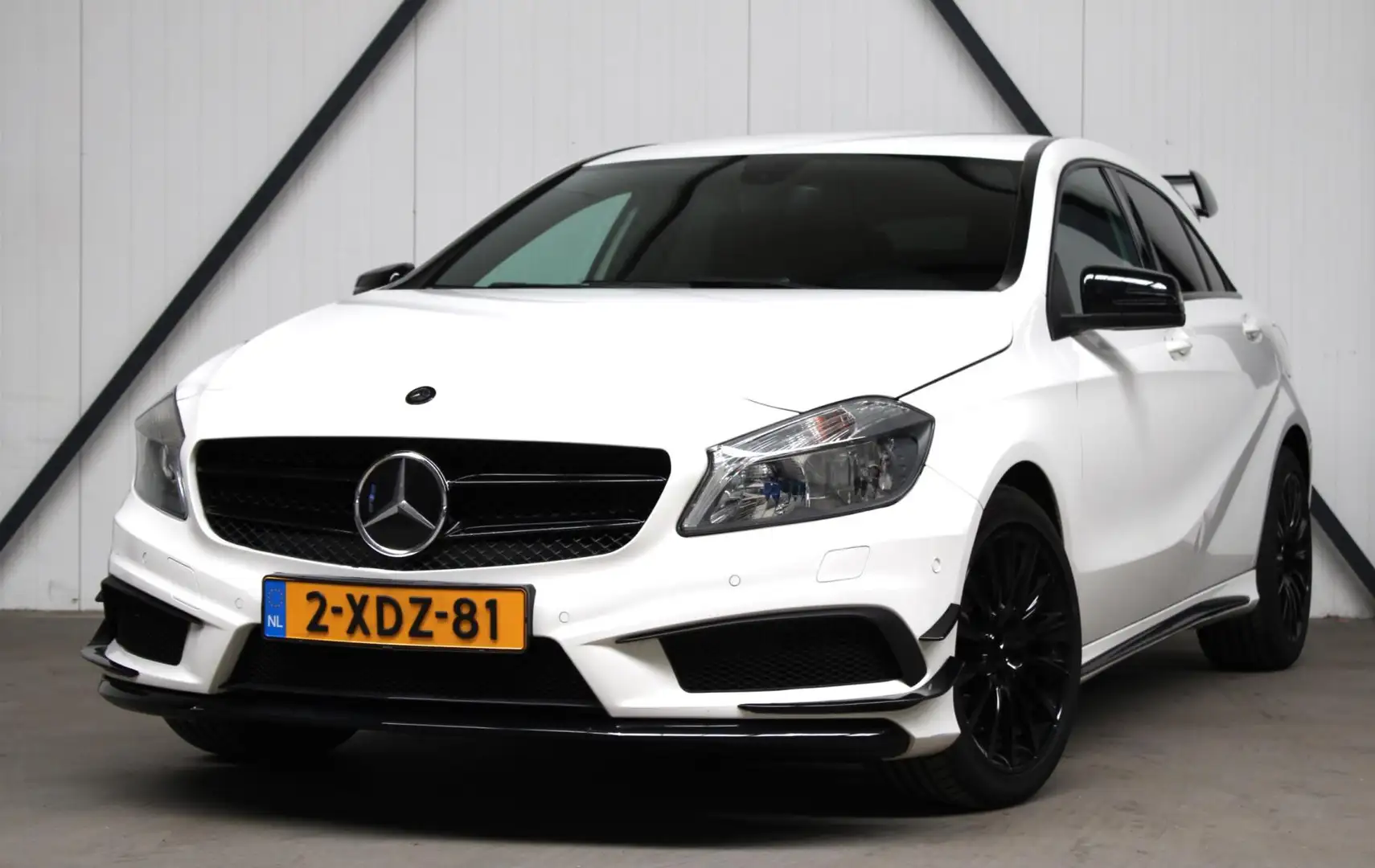 Mercedes-Benz A 180 Ambition l A45 AMG bumpers + spoiler l Camera Blanc - 1