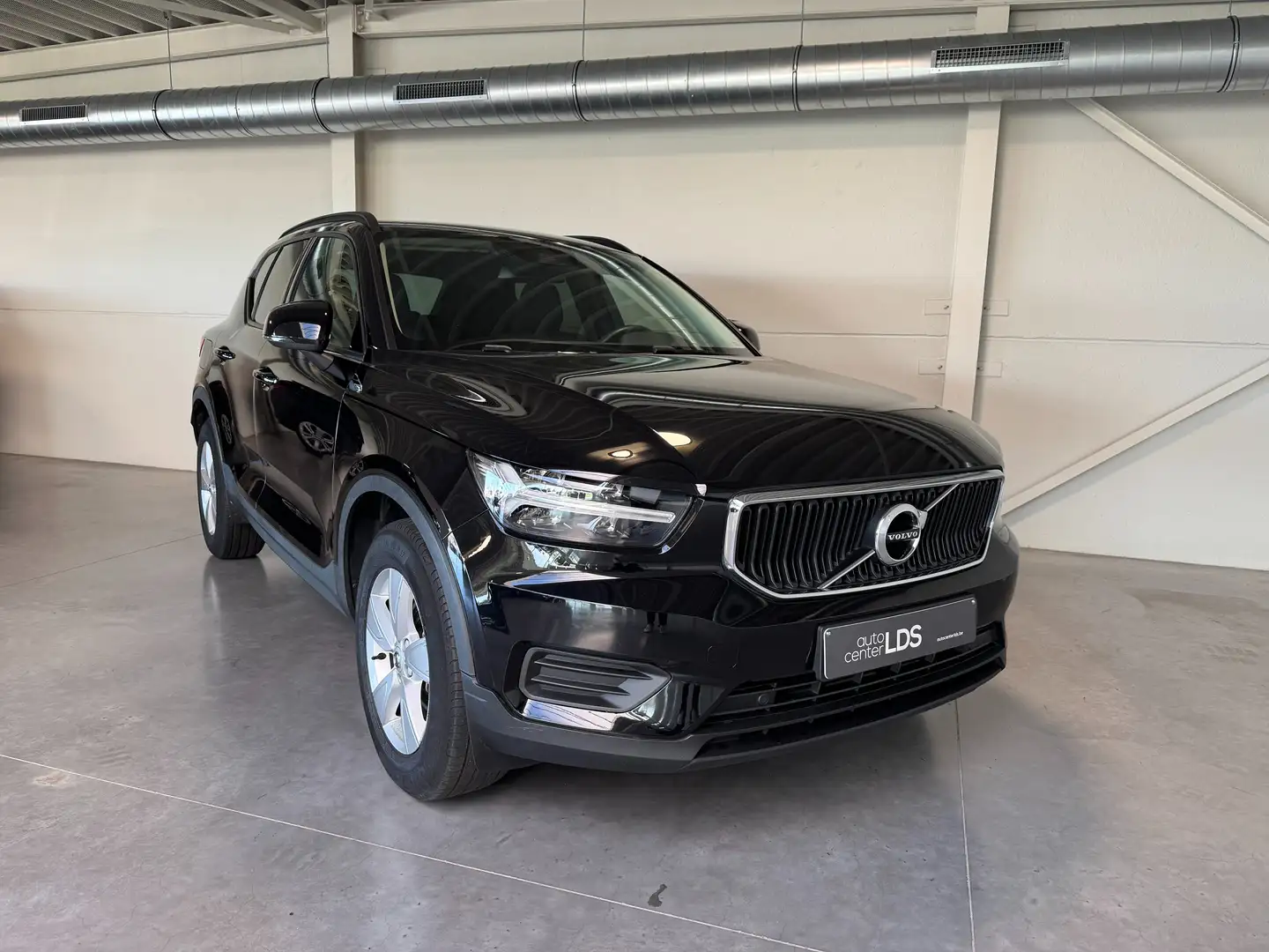 Volvo XC40 XC40 T2 Momentum Core - automaat - trekhaak Noir - 1