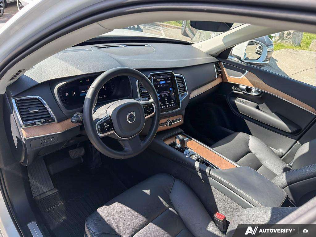 2024 Volvo XC90 T8 Plus Bright Theme thumb 12