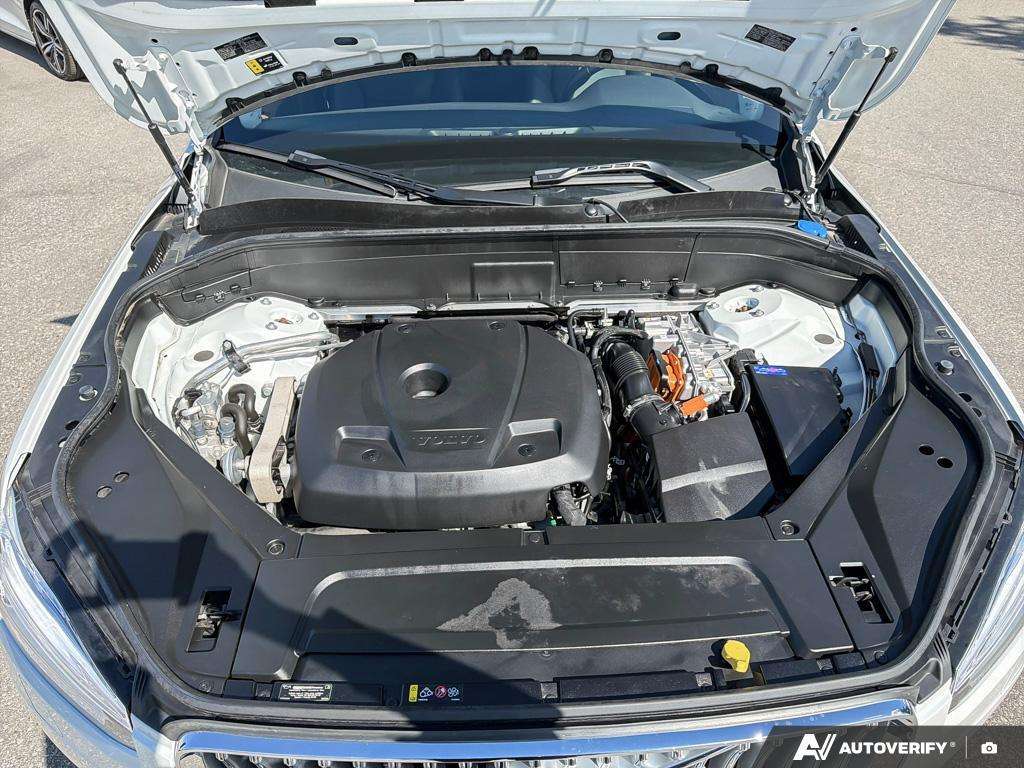 2024 Volvo XC90 T8 Plus Bright Theme thumb 9