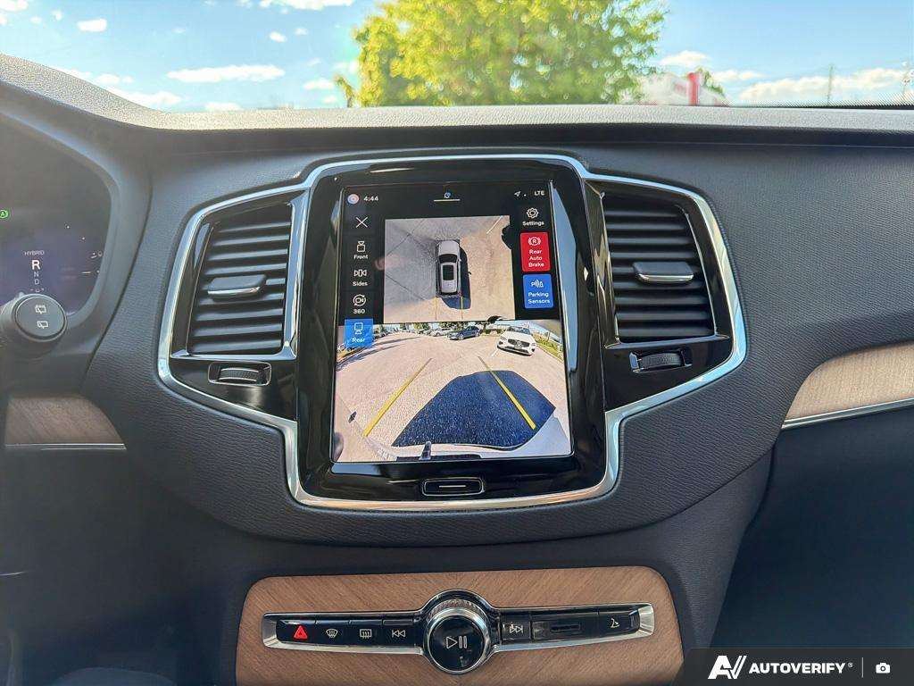 2024 Volvo XC90 T8 Plus Bright Theme thumb 18