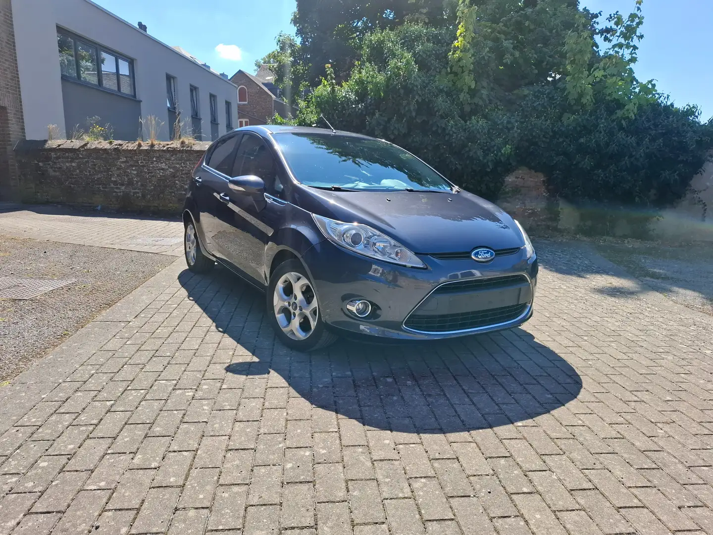 Ford Fiesta PRÊTE À IMMATRICULÉ AVEC 1AN DE GARANTIE Grijs - 1