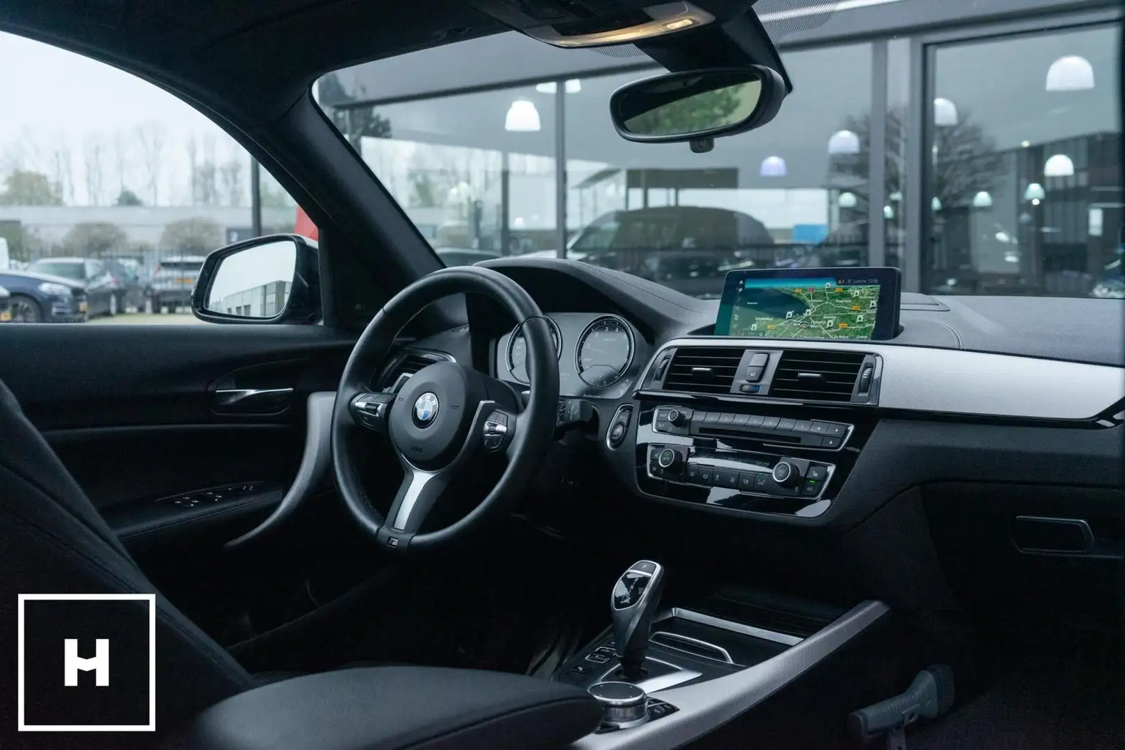 BMW 140 1-serie M140i Edition Shadow High Executive Zwart - 2