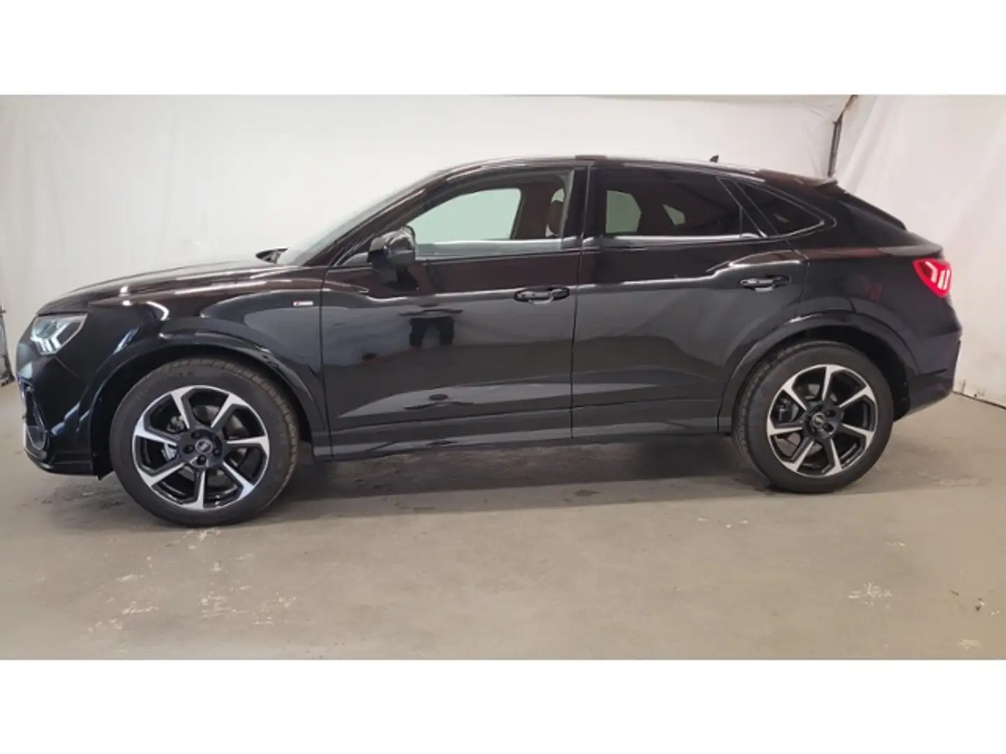 Audi Q3 Sportback 1.5 TFSI S line KLIMA, NAVI, LED, SCHI Schwarz - 2