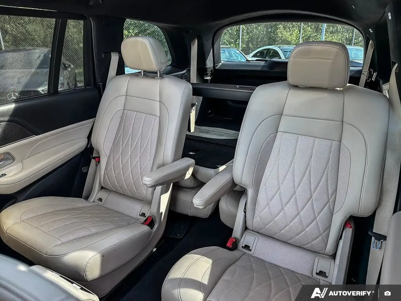 Mercedes-Benz GLS снимка Mercedes-Benz GLS