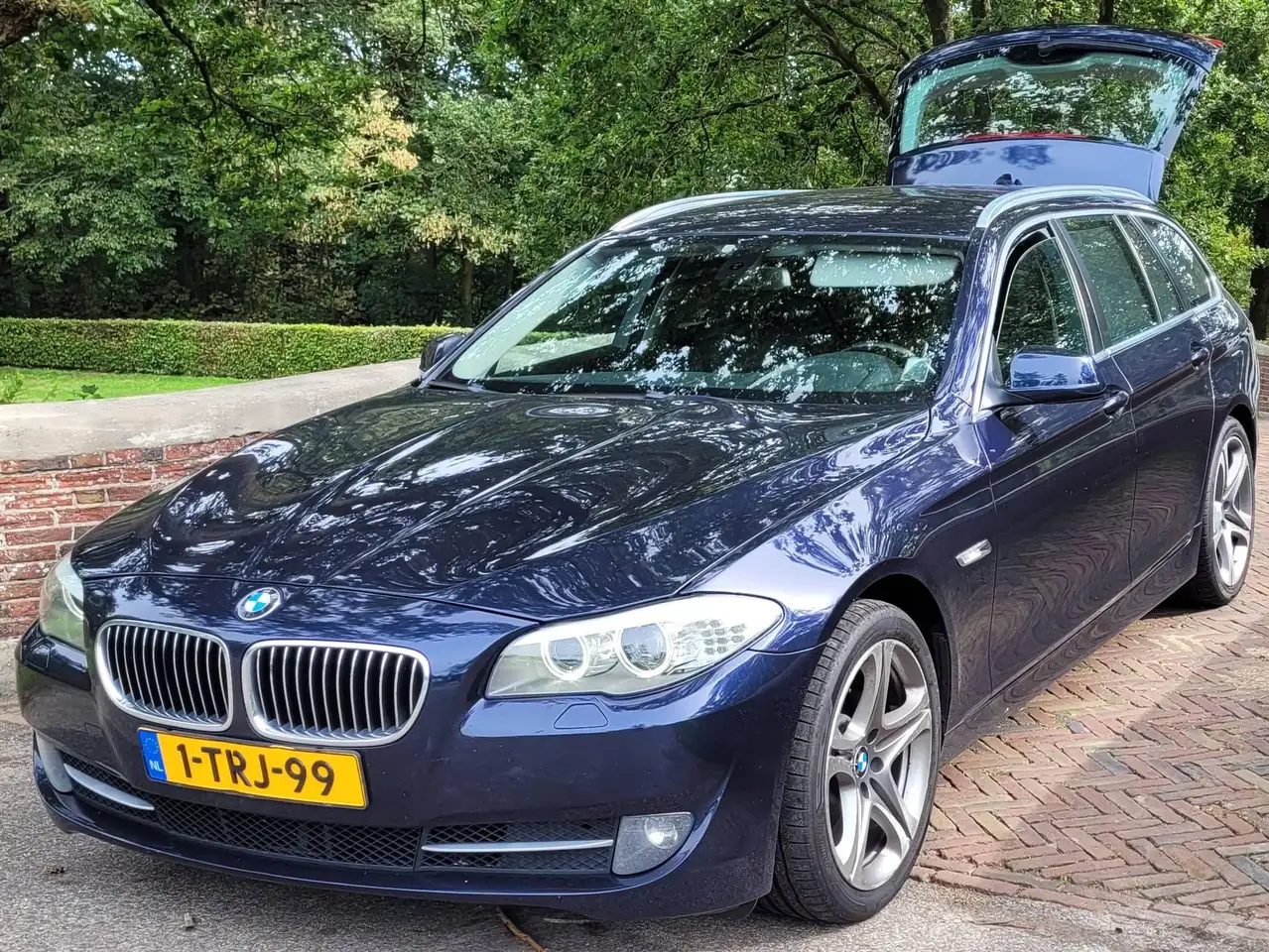 BMW 523
