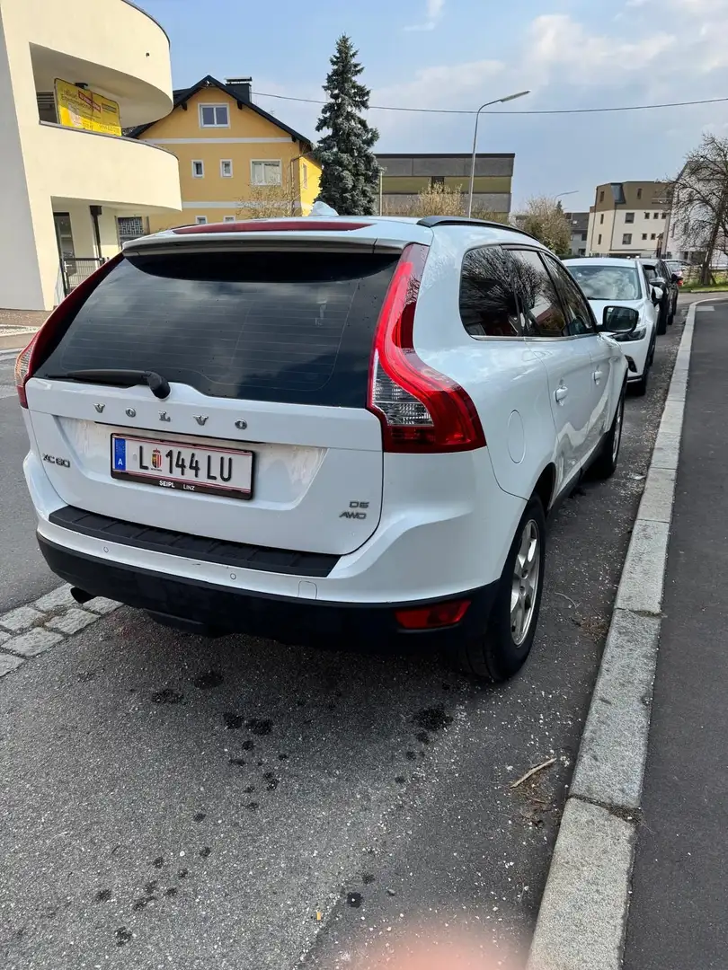Volvo XC60 Momentum AWD Weiß - 2