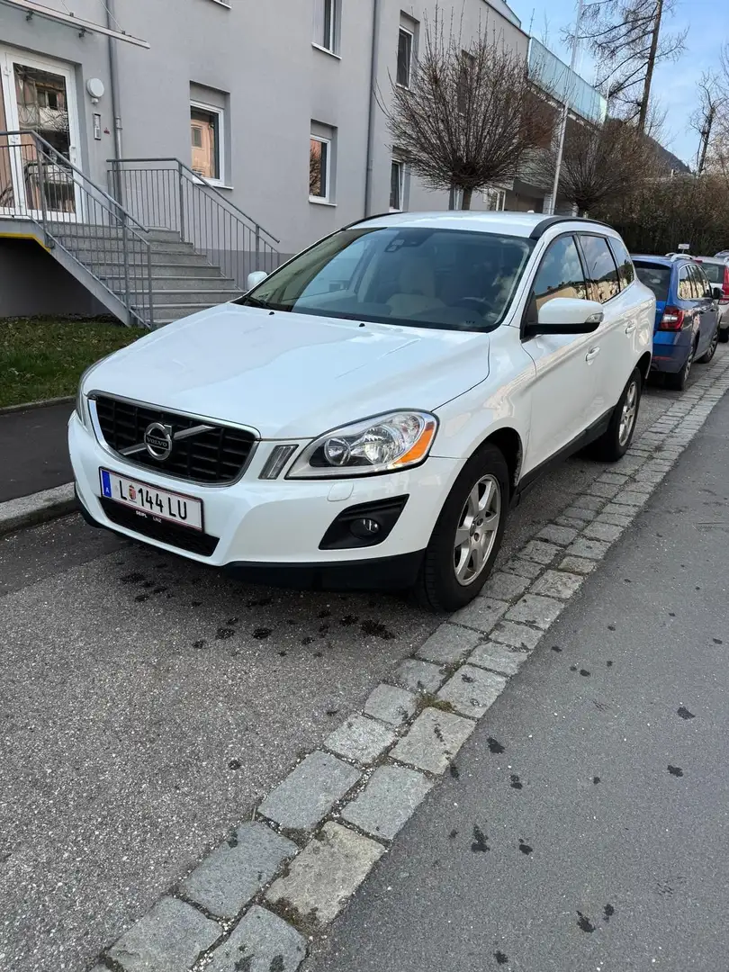 Volvo XC60 Momentum AWD Weiß - 1