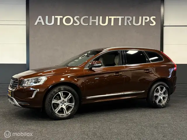 Volvo XC60 2.0 T5 FWD Momentum LEDER / AUTOMAAT / TR.HAAK / S