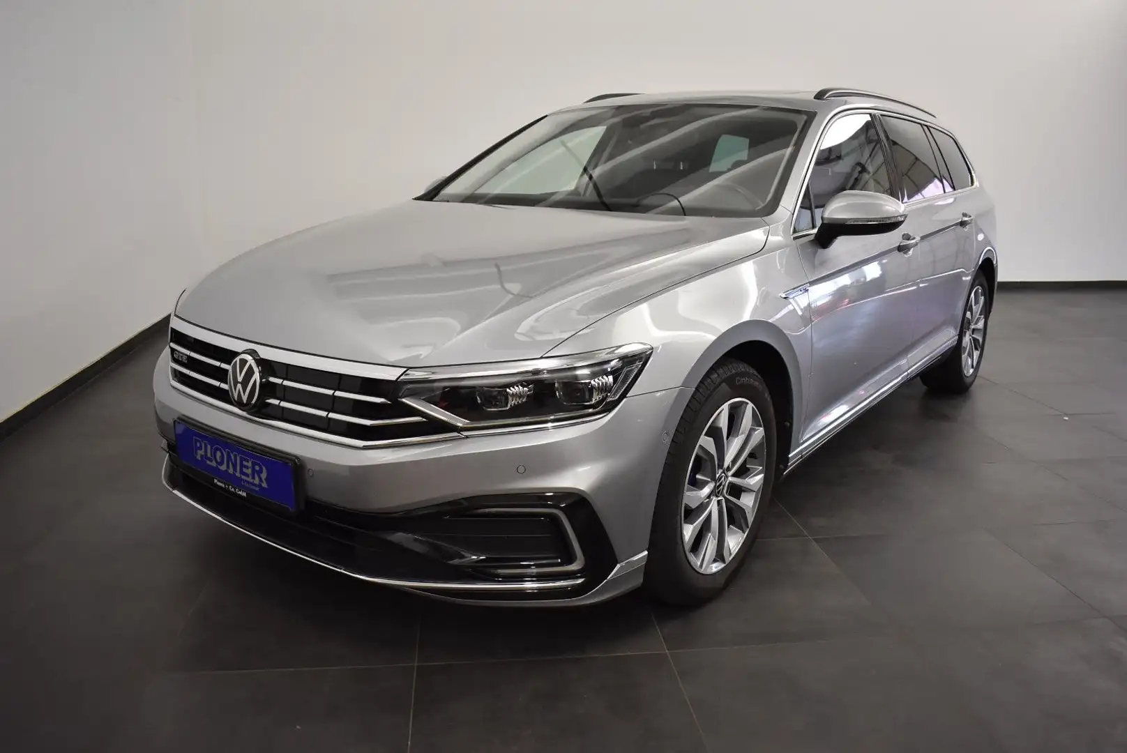 Volkswagen Passat Variant GTE/LED/PANORAMADACH/HUD/DAB/RFK Silber - 2