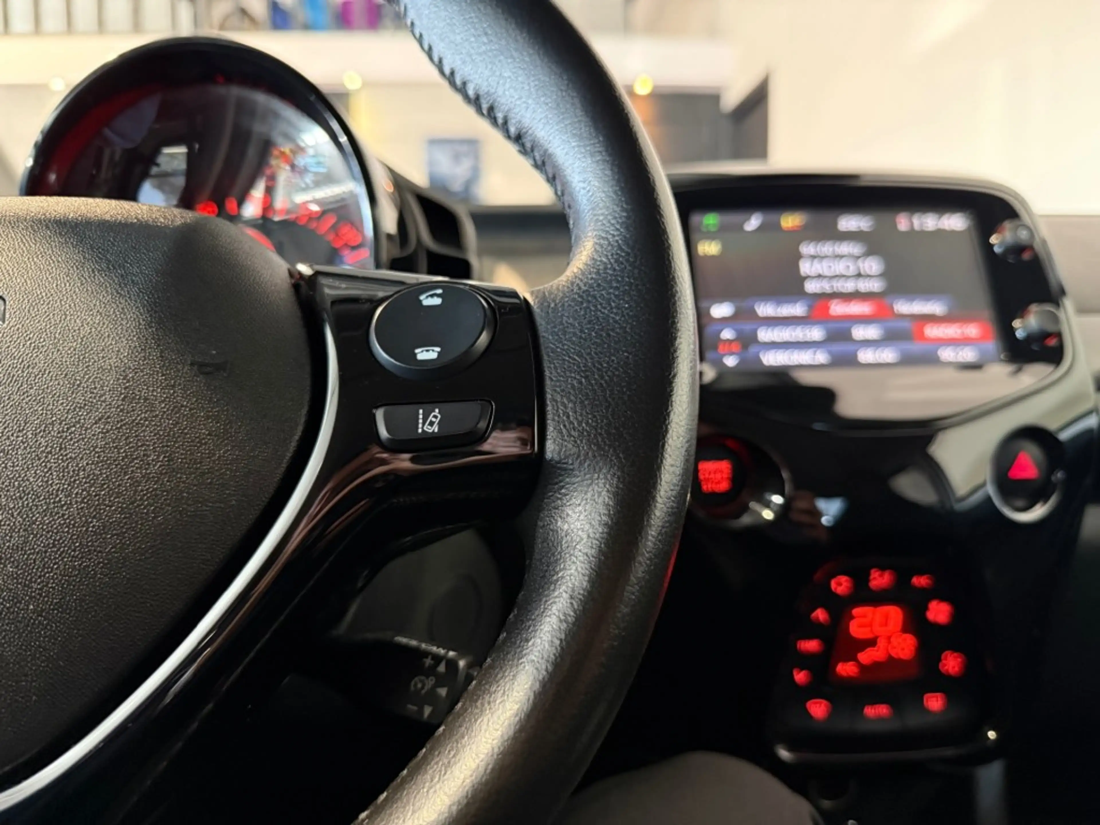 Peugeot 108 1.2 PURETECH GT-LINE l NAP l CAMERA l CLIMA l LMV — photo 19
