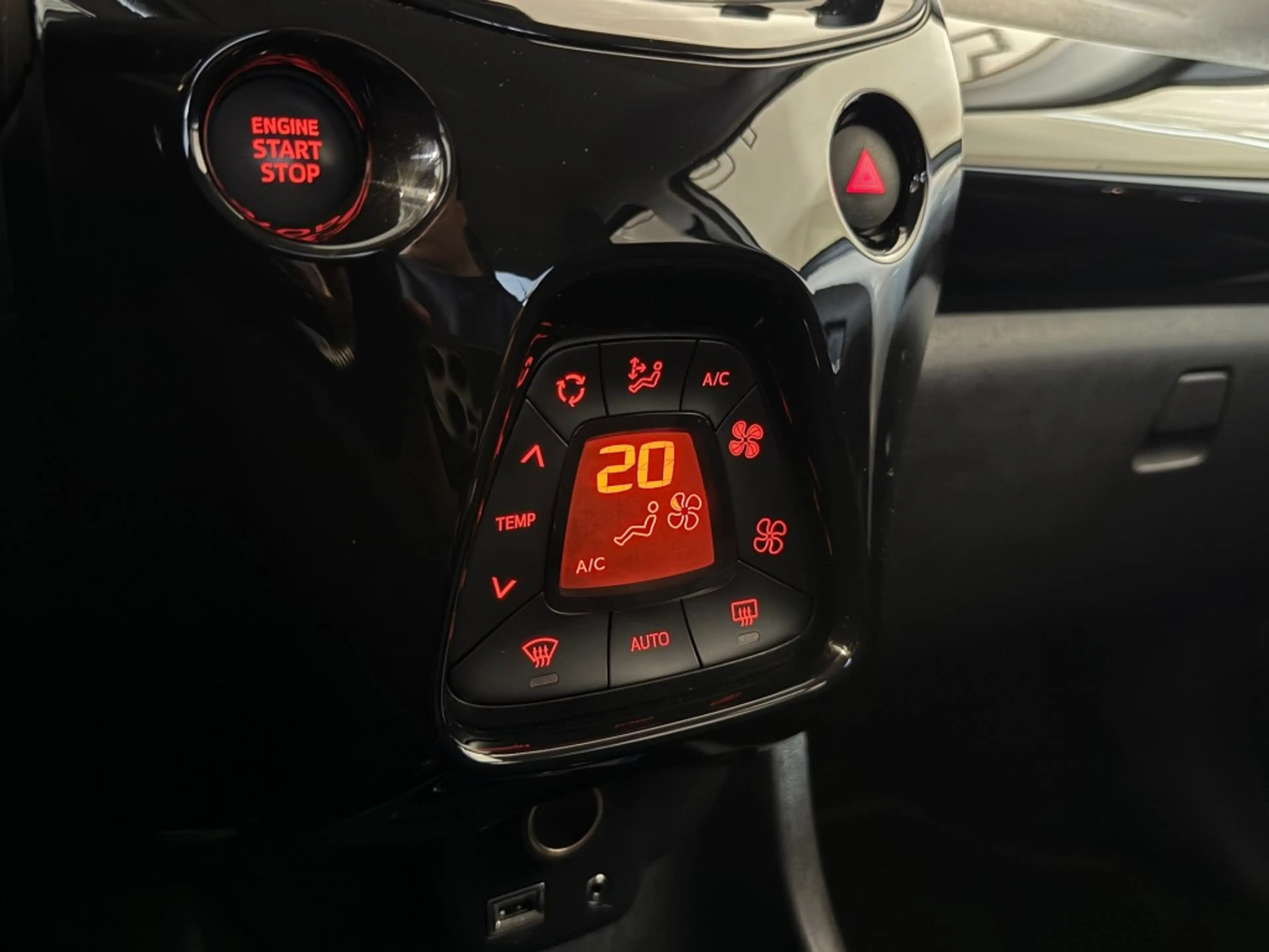 Peugeot 108 1.2 PURETECH GT-LINE l NAP l CAMERA l CLIMA l LMV — photo 27