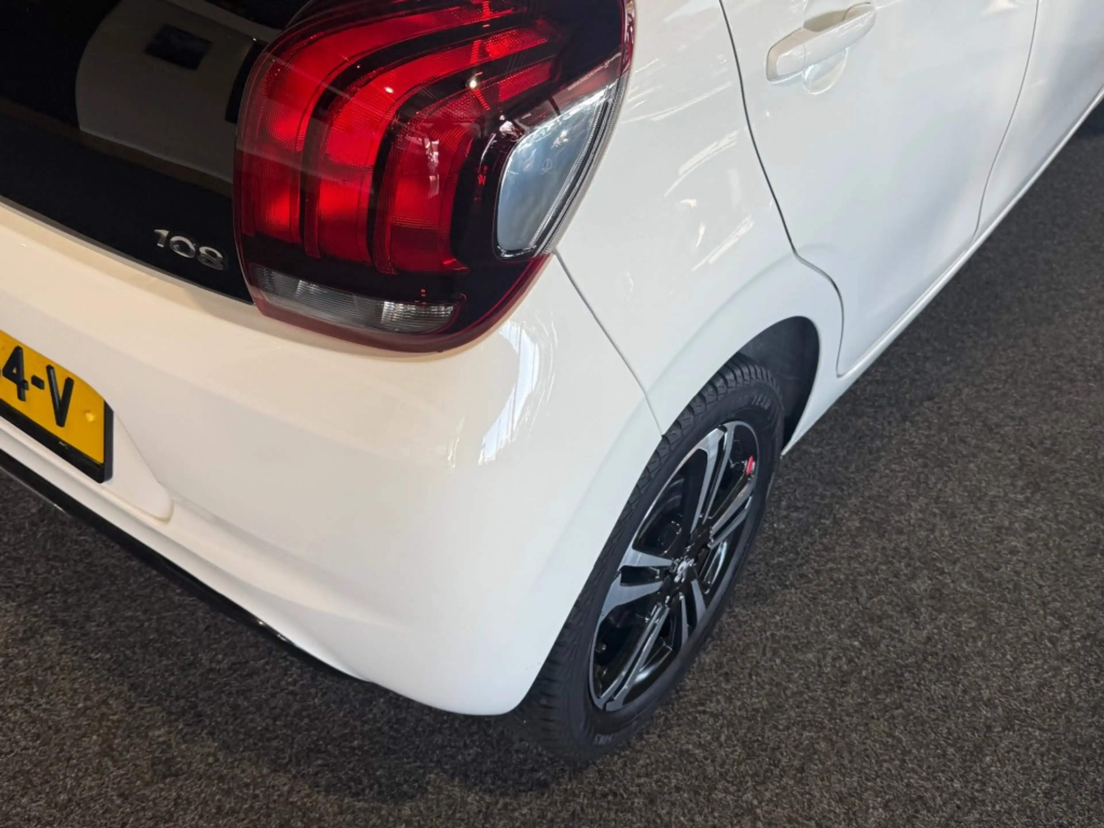 Peugeot 108 1.2 PURETECH GT-LINE l NAP l CAMERA l CLIMA l LMV — photo 46