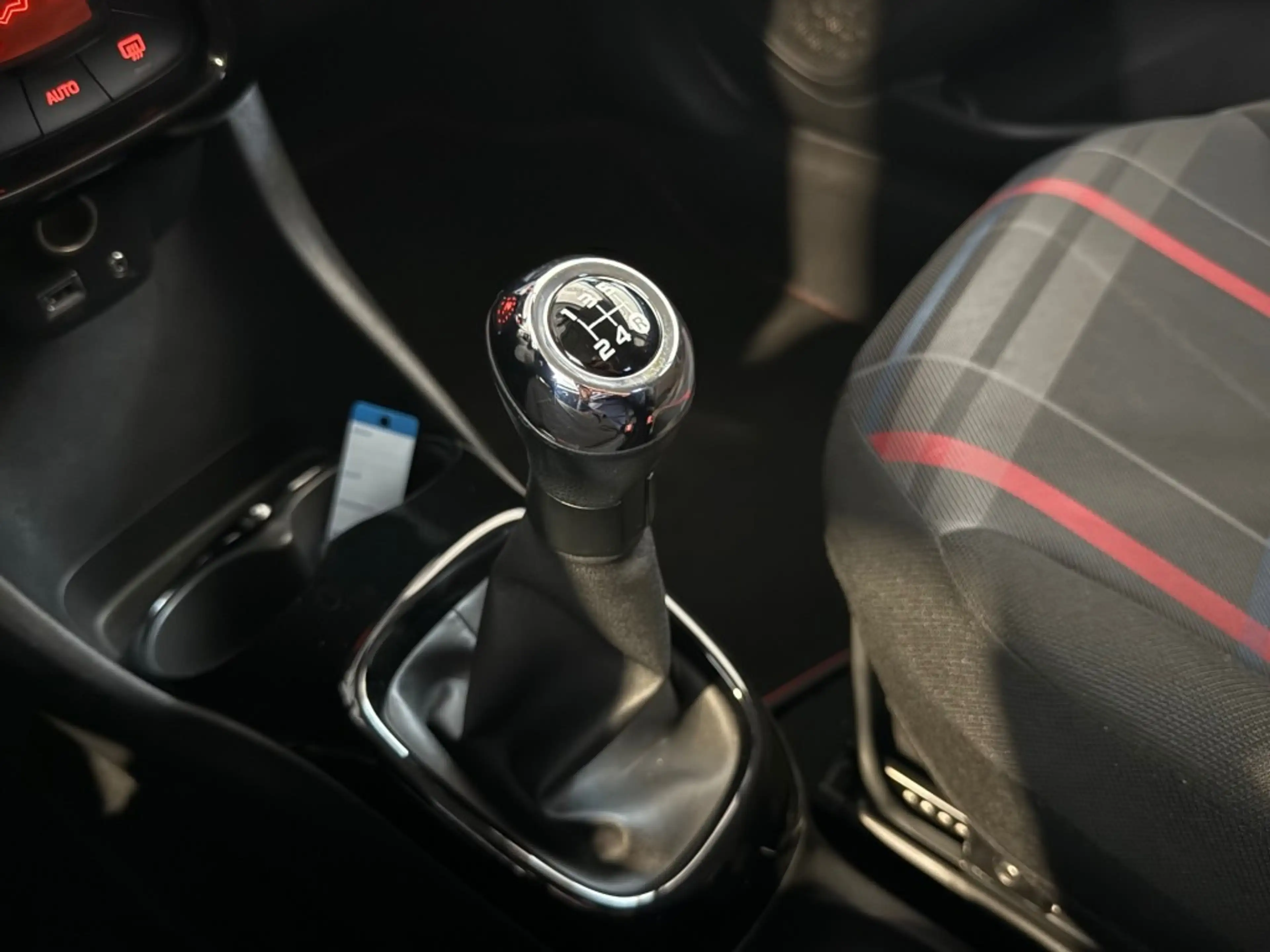 Peugeot 108 1.2 PURETECH GT-LINE l NAP l CAMERA l CLIMA l LMV — photo 28