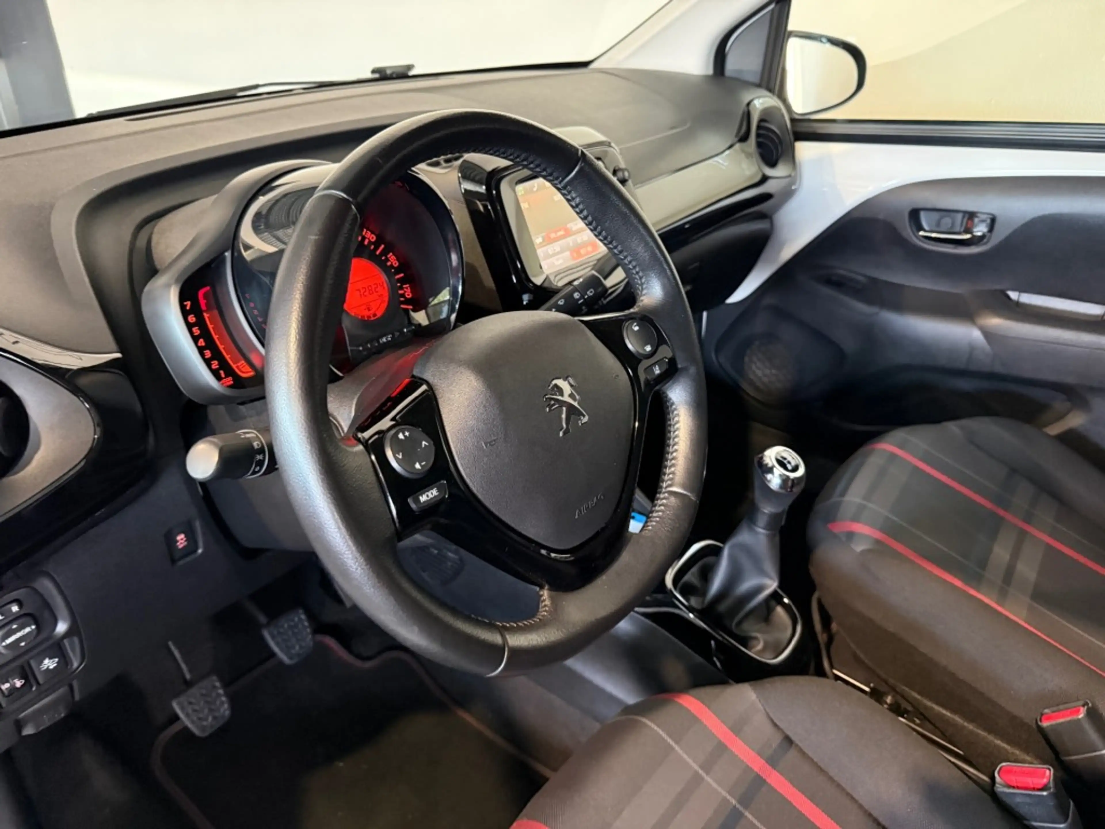 Peugeot 108 1.2 PURETECH GT-LINE l NAP l CAMERA l CLIMA l LMV — photo 34