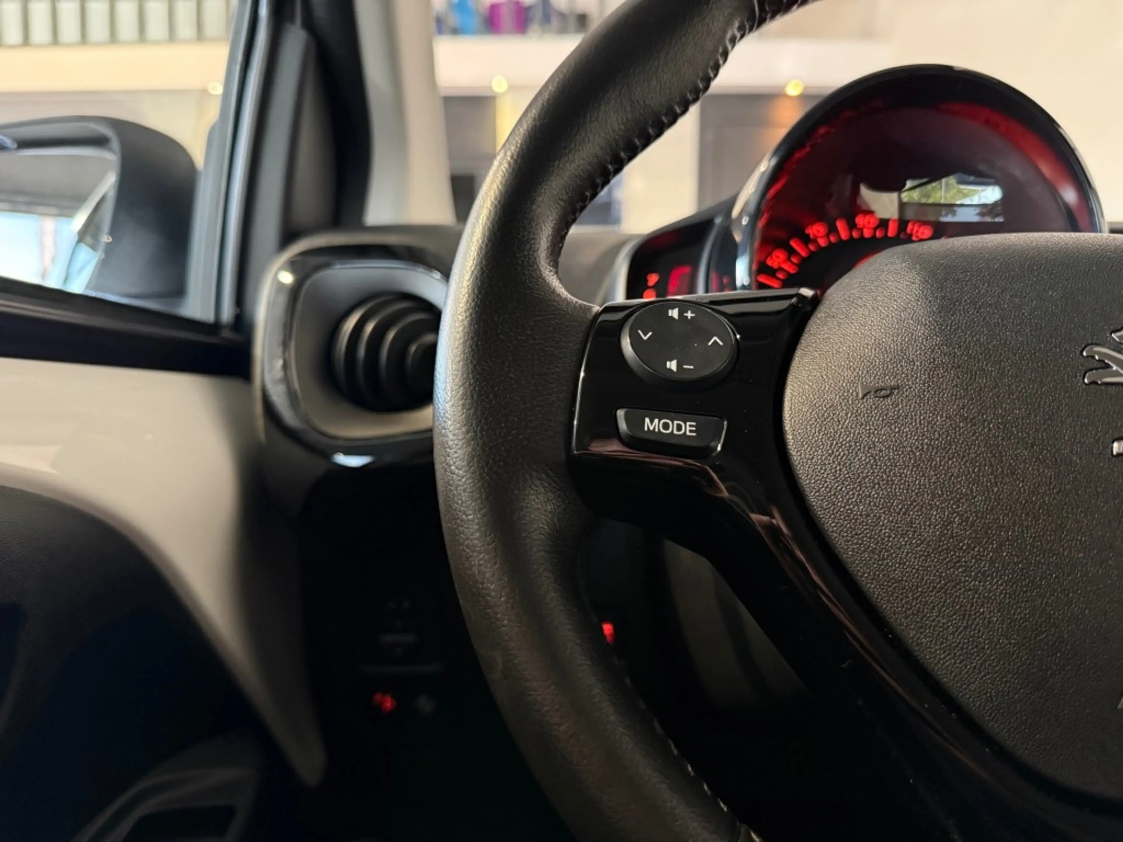 Peugeot 108 1.2 PURETECH GT-LINE l NAP l CAMERA l CLIMA l LMV — photo 18