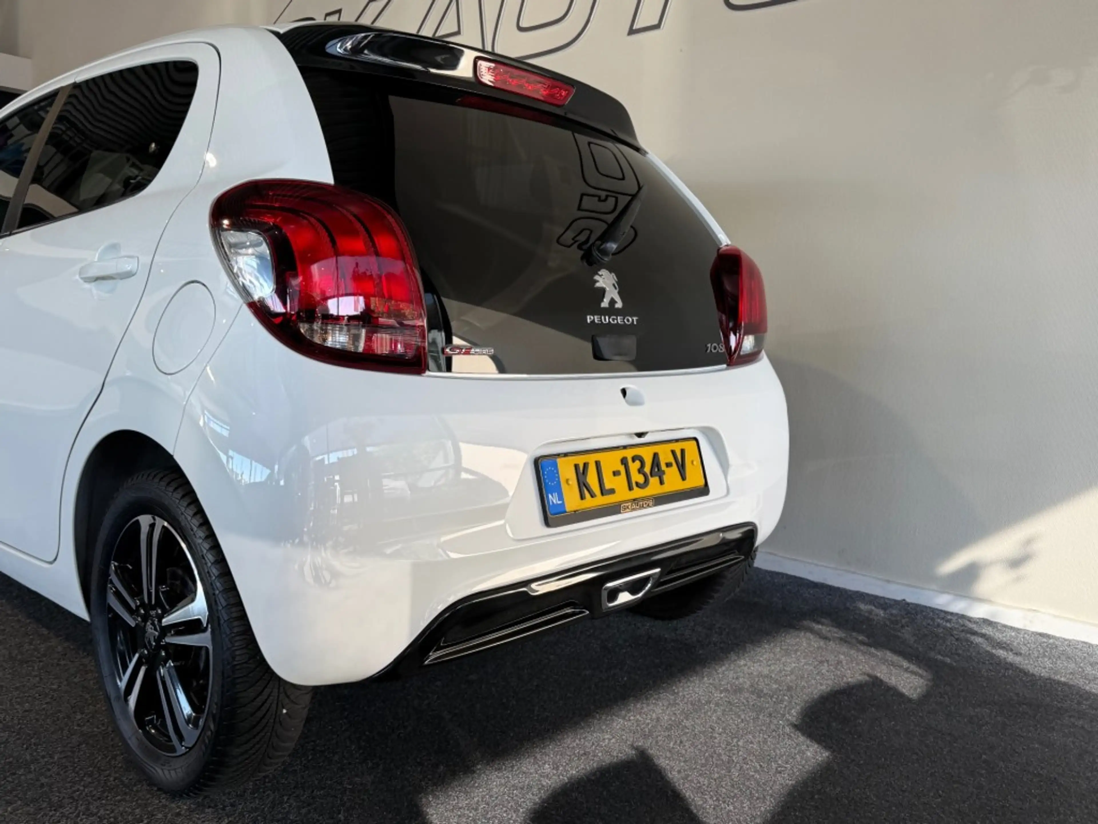 Peugeot 108 1.2 PURETECH GT-LINE l NAP l CAMERA l CLIMA l LMV — photo 43