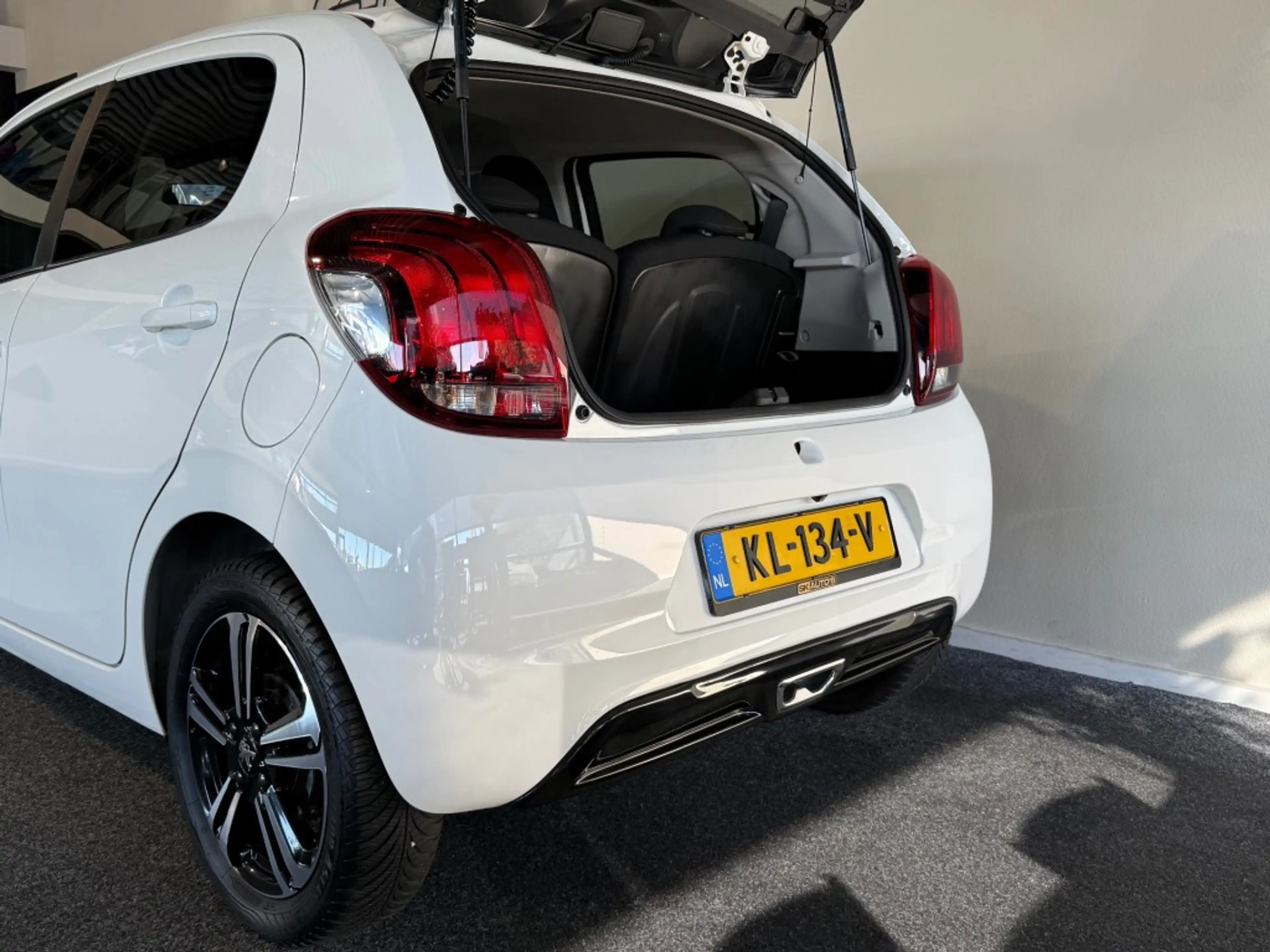 Peugeot 108 1.2 PURETECH GT-LINE l NAP l CAMERA l CLIMA l LMV — photo 44