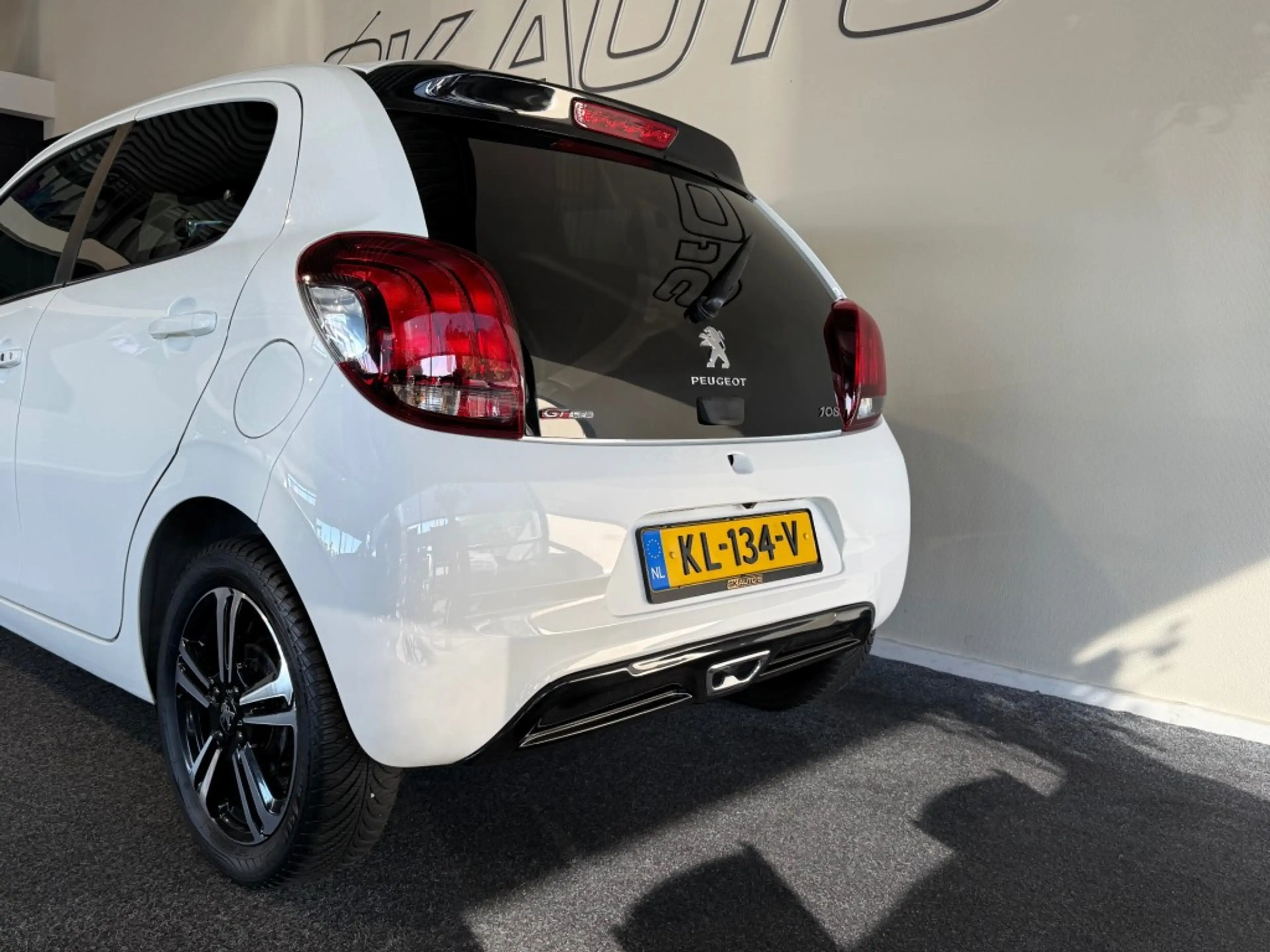 Peugeot 108 1.2 PURETECH GT-LINE l NAP l CAMERA l CLIMA l LMV — photo 11