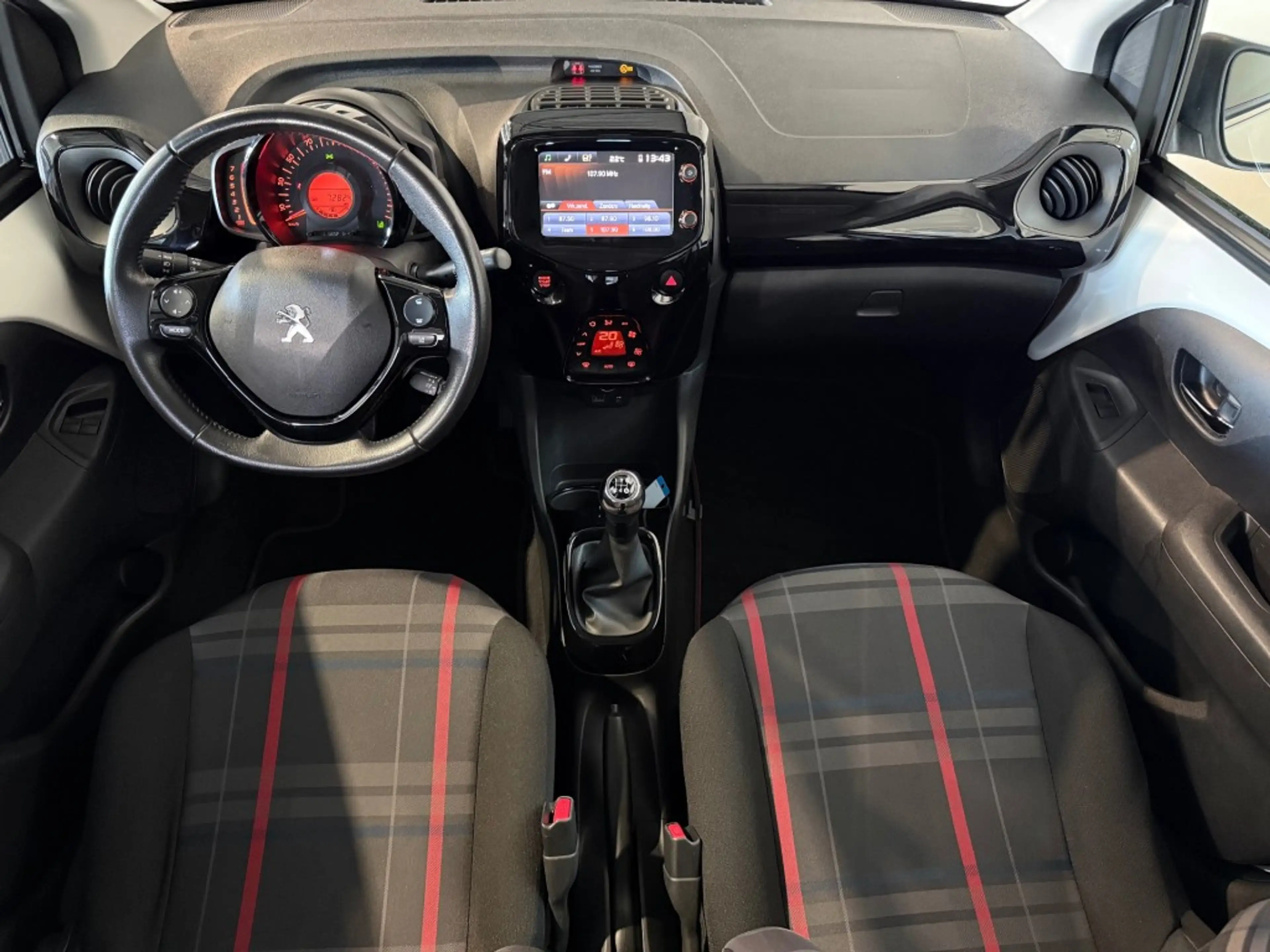 Peugeot 108 1.2 PURETECH GT-LINE l NAP l CAMERA l CLIMA l LMV — photo 2