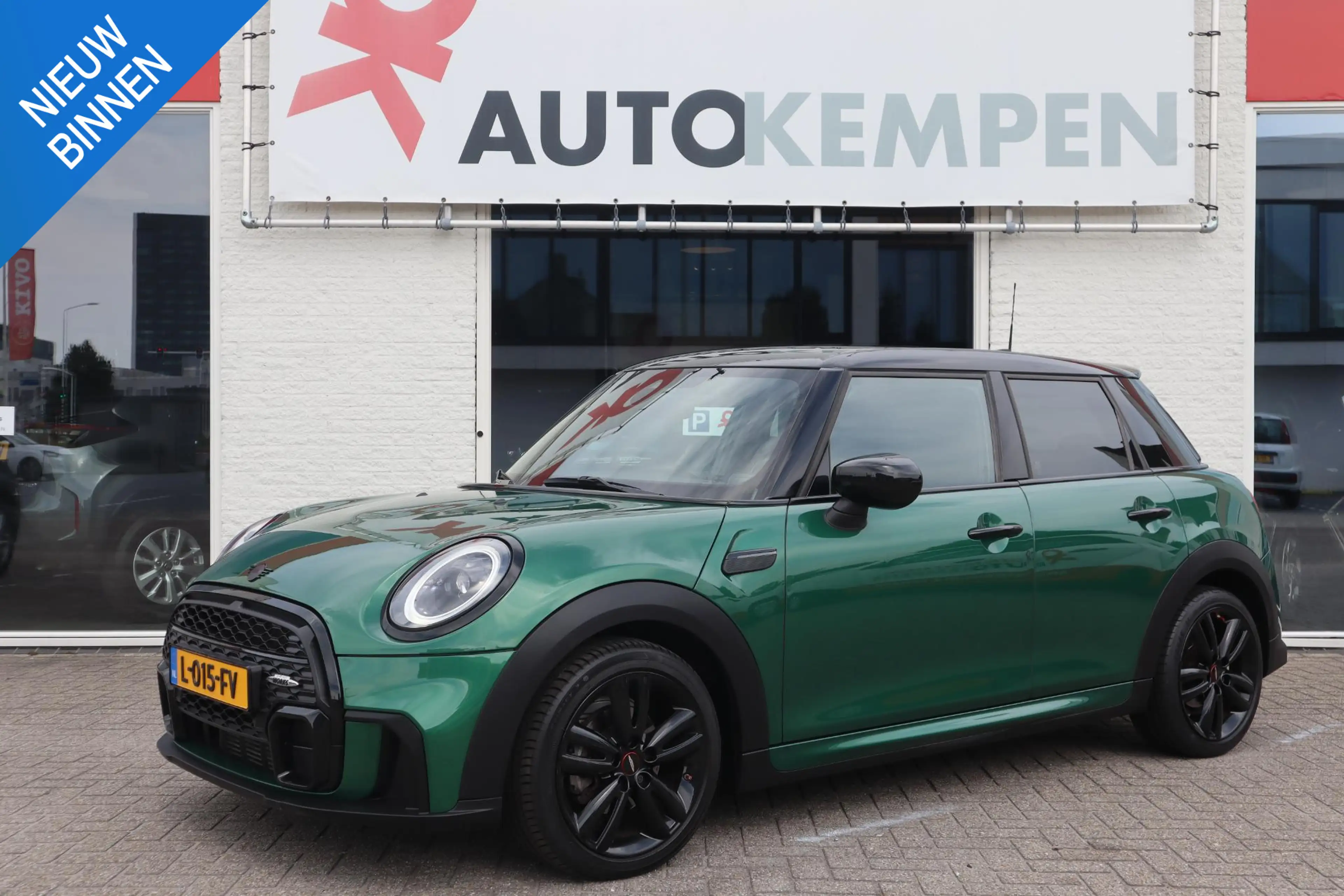 MINI John Cooper Works 1.5 JCW PACKAGE 5-DEURS|NAV/CARPLAY|STOELVERWARMIN