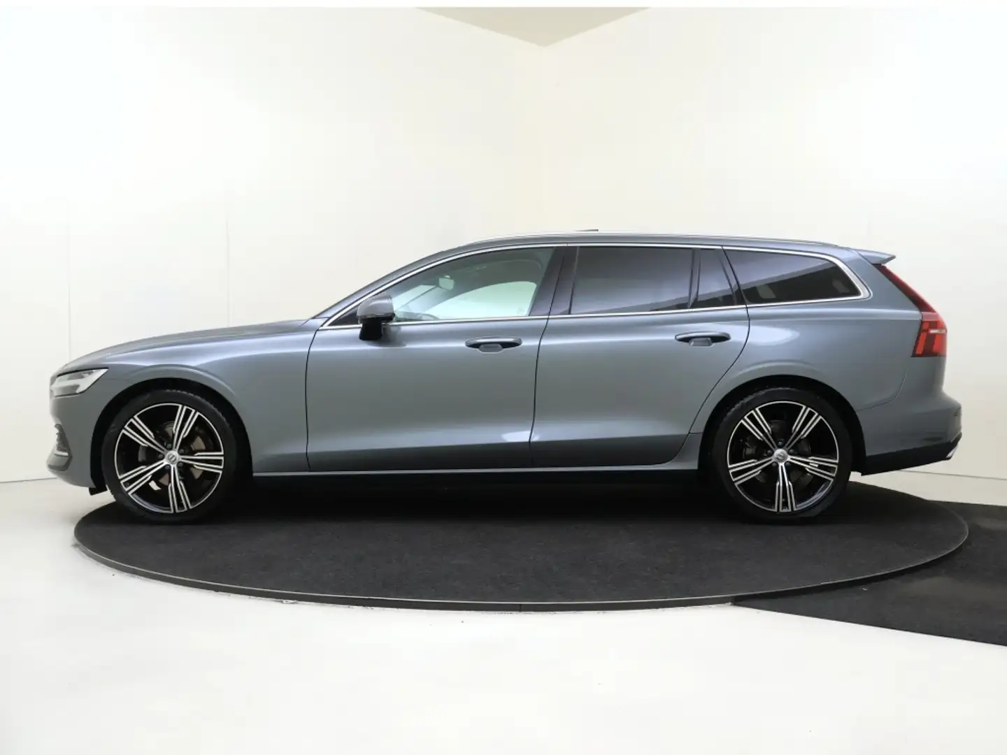 Volvo V60 T4 Inscription | Panoramadak | Achteruitrijcamera Gris - 2