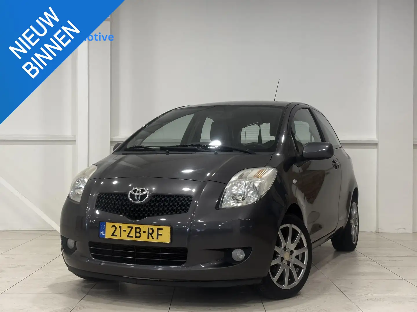 Toyota Yaris 1.3 VVTi Sol | Airco Grey - 1