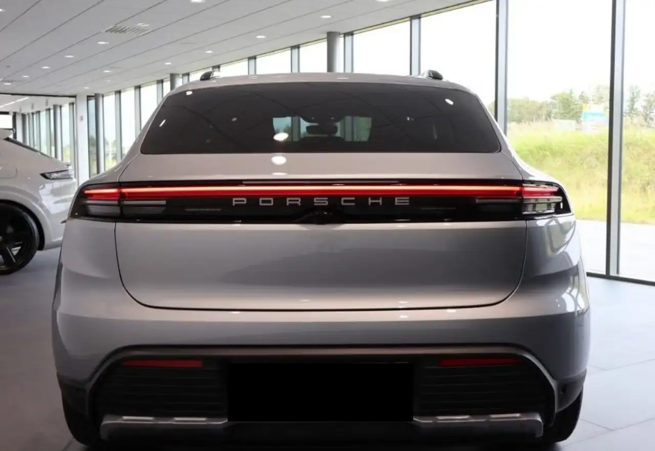 Porsche Macan Electric 4 *AHK/PANO* 4
