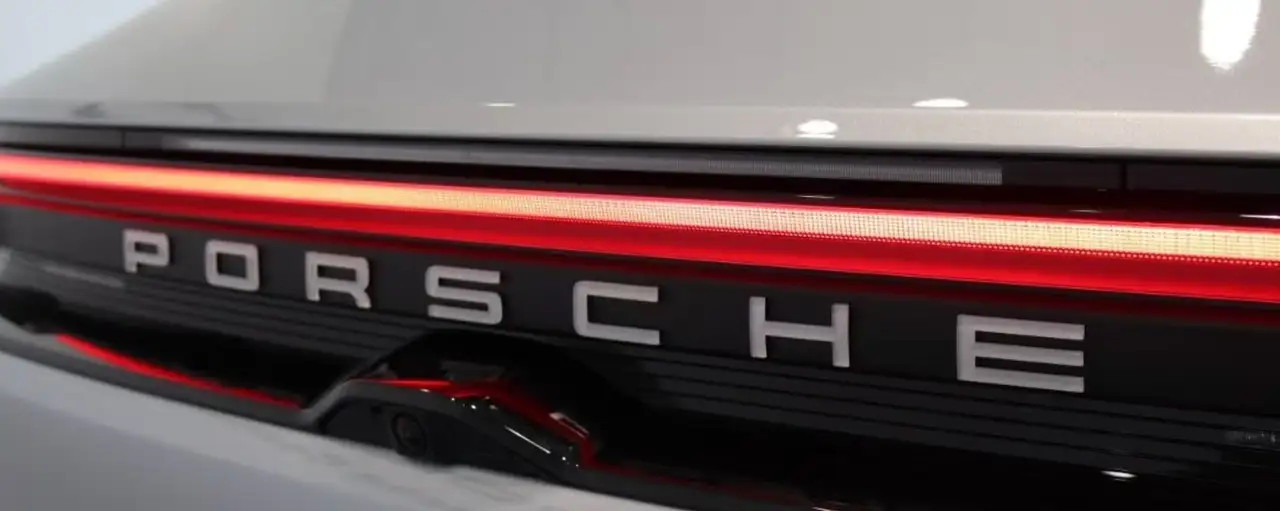 Porsche Macan Electric 4 *AHK/PANO* 3