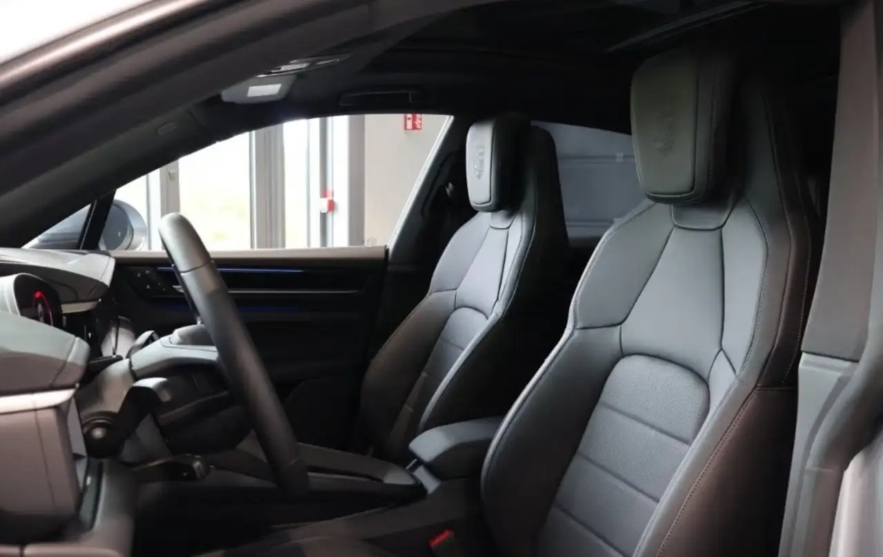 Porsche Macan Electric 4 *AHK/PANO* 14