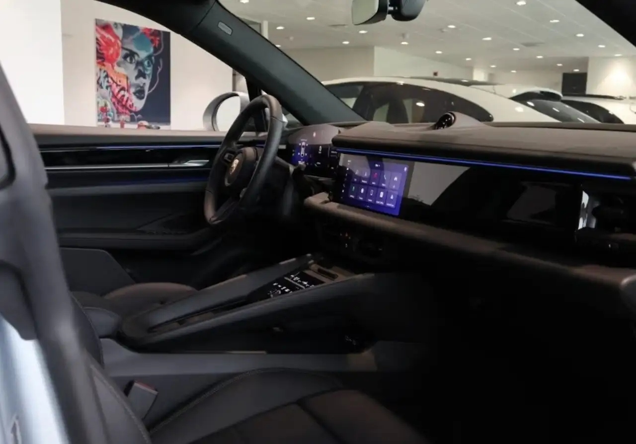 Porsche Macan Electric 4 *AHK/PANO* 10