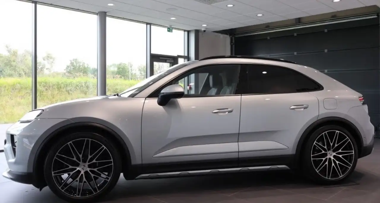 Porsche Macan Electric 4 *AHK/PANO* 2