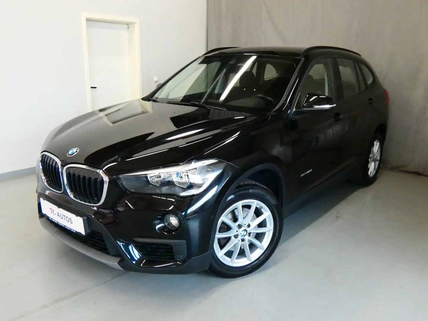 BMW X1 sDrive 18d,1.Hand,Navi,Tempo,Kamera,S-Heft Zwart - 1