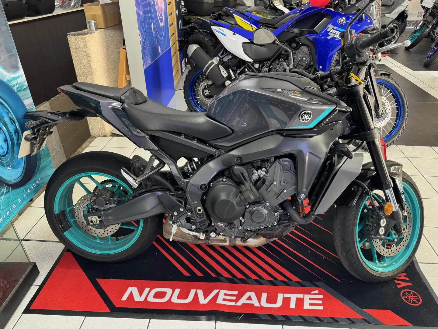 Yamaha MT-09 Grijs - 1