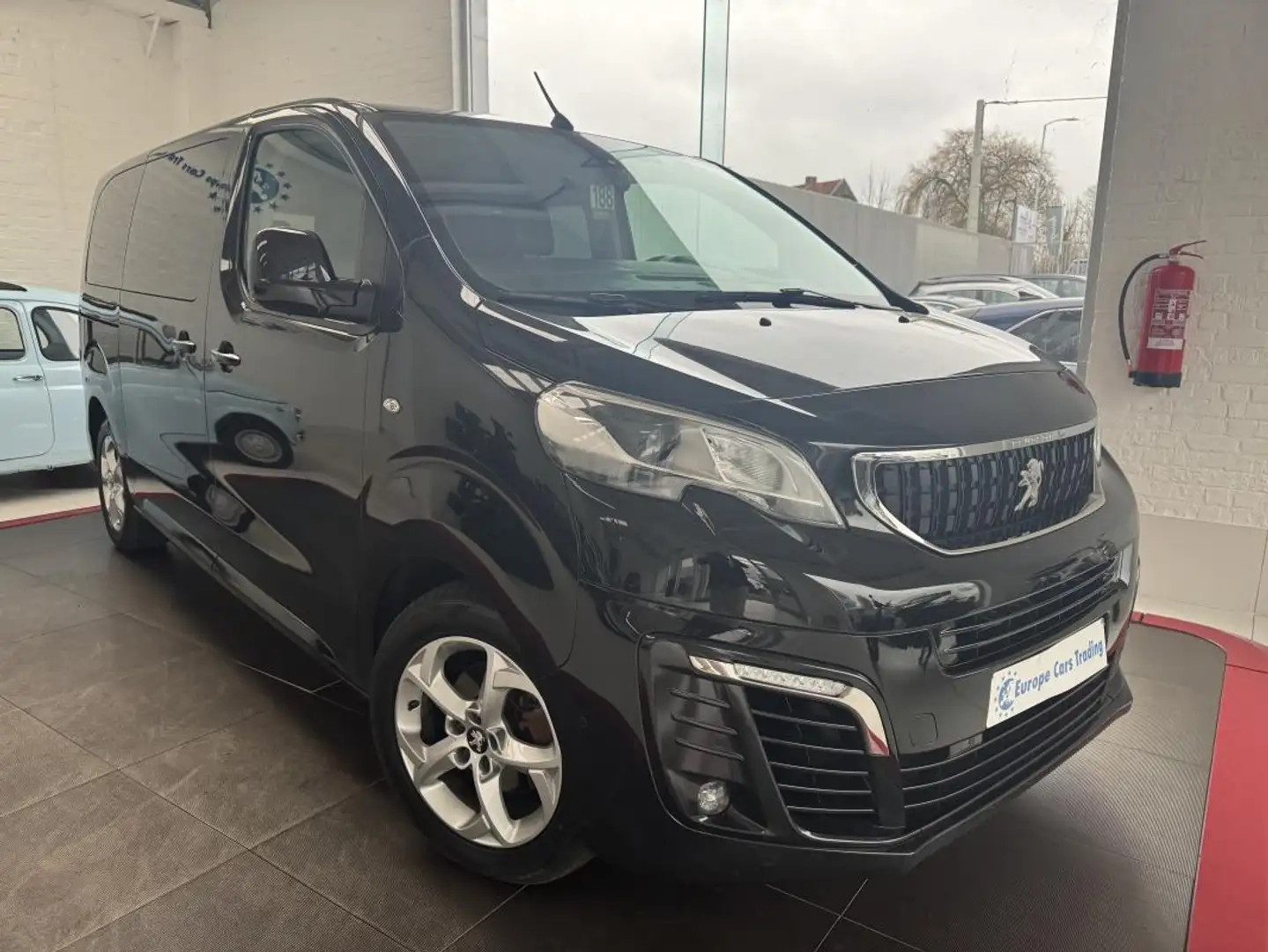 Peugeot Traveller BUISNESS VIP 2.0BlueHDI 180Ch EAT8 7Pl GAR 12M Zwart - 2