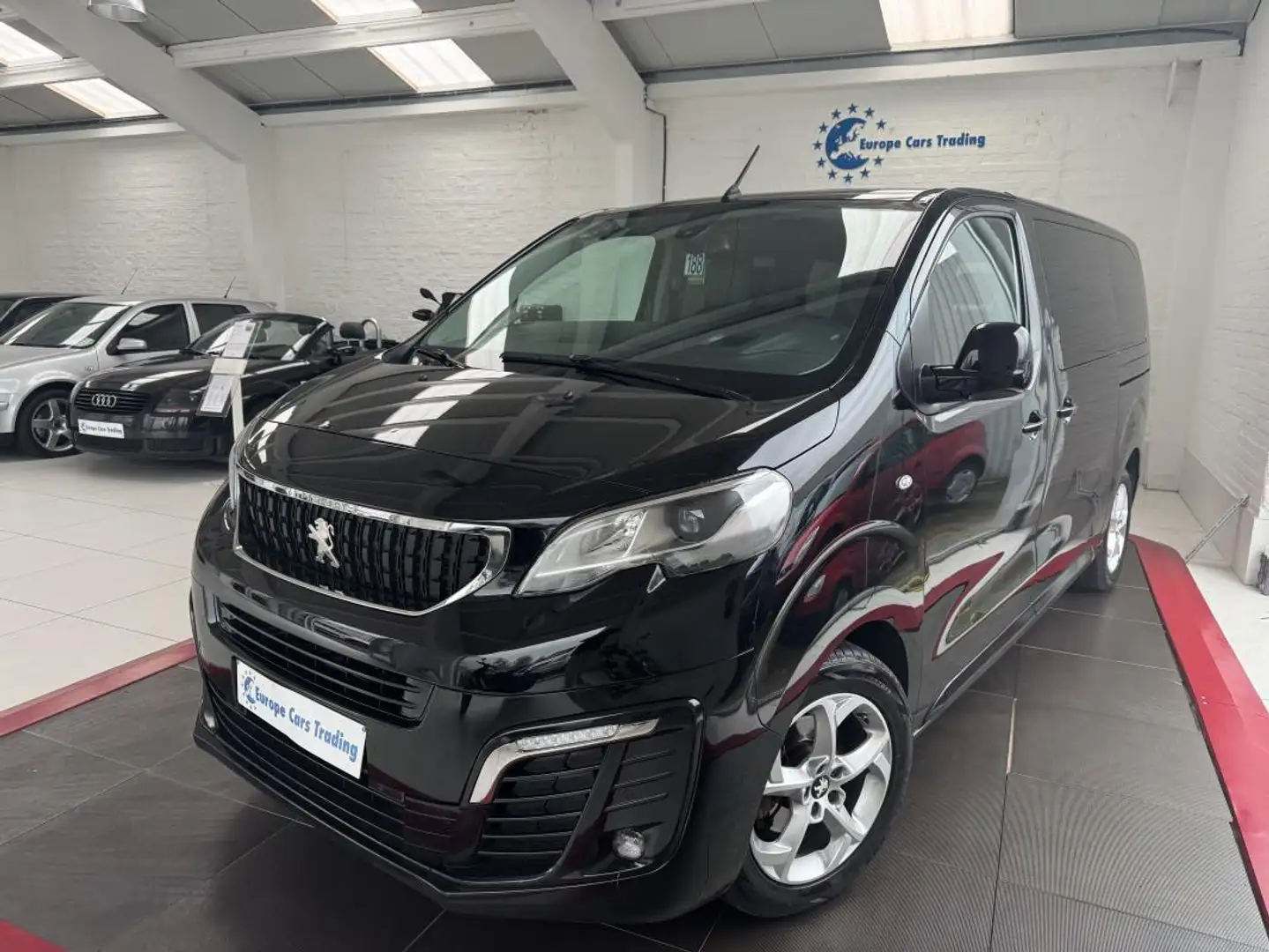 Peugeot Traveller BUISNESS VIP 2.0BlueHDI 180Ch EAT8 7Pl GAR 12M Zwart - 1