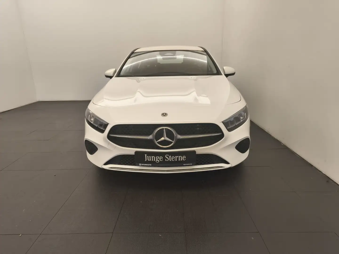 Mercedes-Benz A 180 A 180 X Progressive Advanced Navi/Autom./Klima/LED Weiß - 2