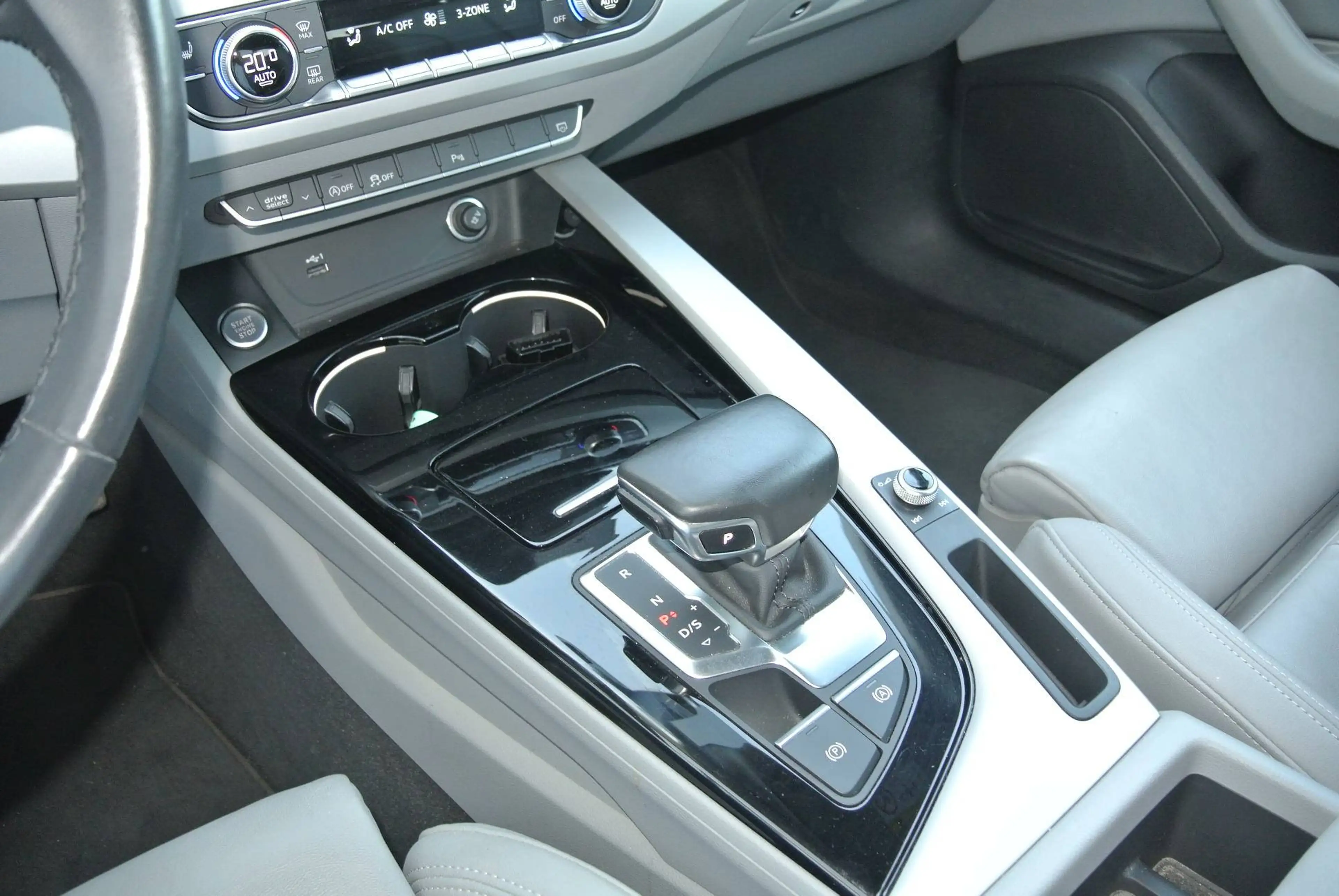 Audi A4 Avant 40 TDI quattro ** S line ** LEDER * AHK * — photo 11