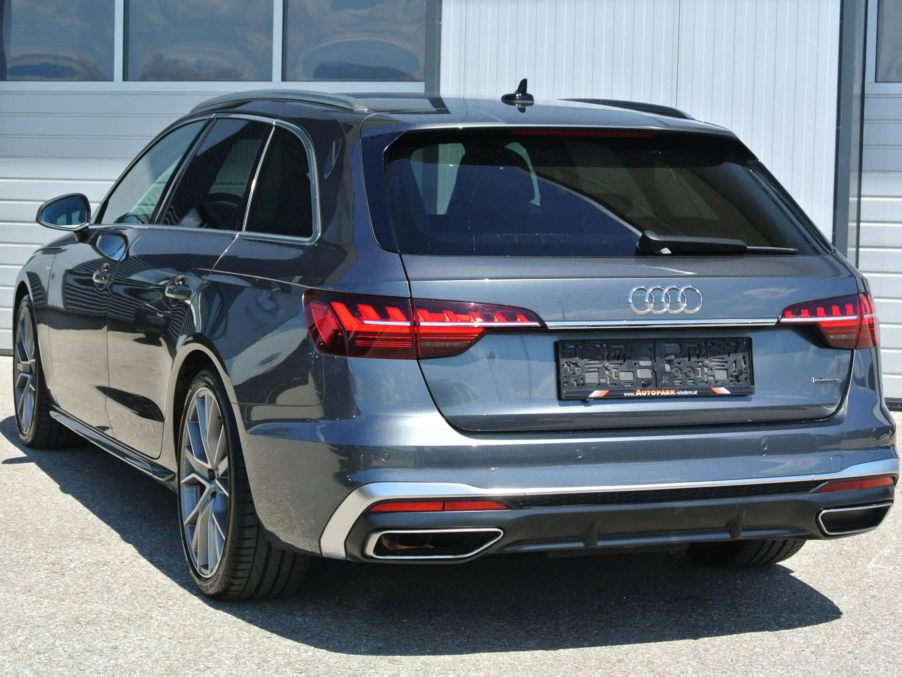 Audi A4 Avant 40 TDI quattro ** S line ** LEDER * AHK * — photo 2