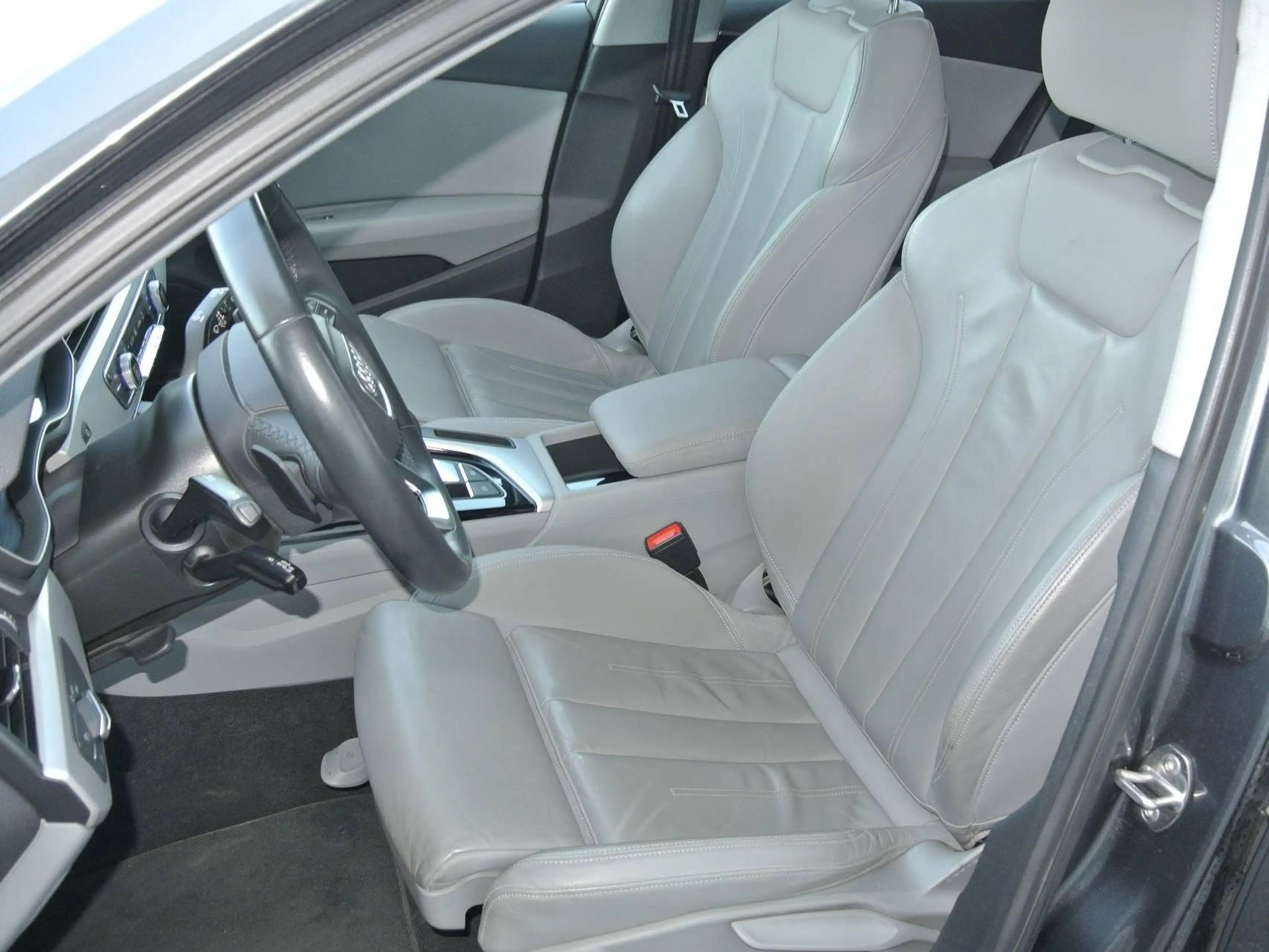 Audi A4 Avant 40 TDI quattro ** S line ** LEDER * AHK * — photo 9