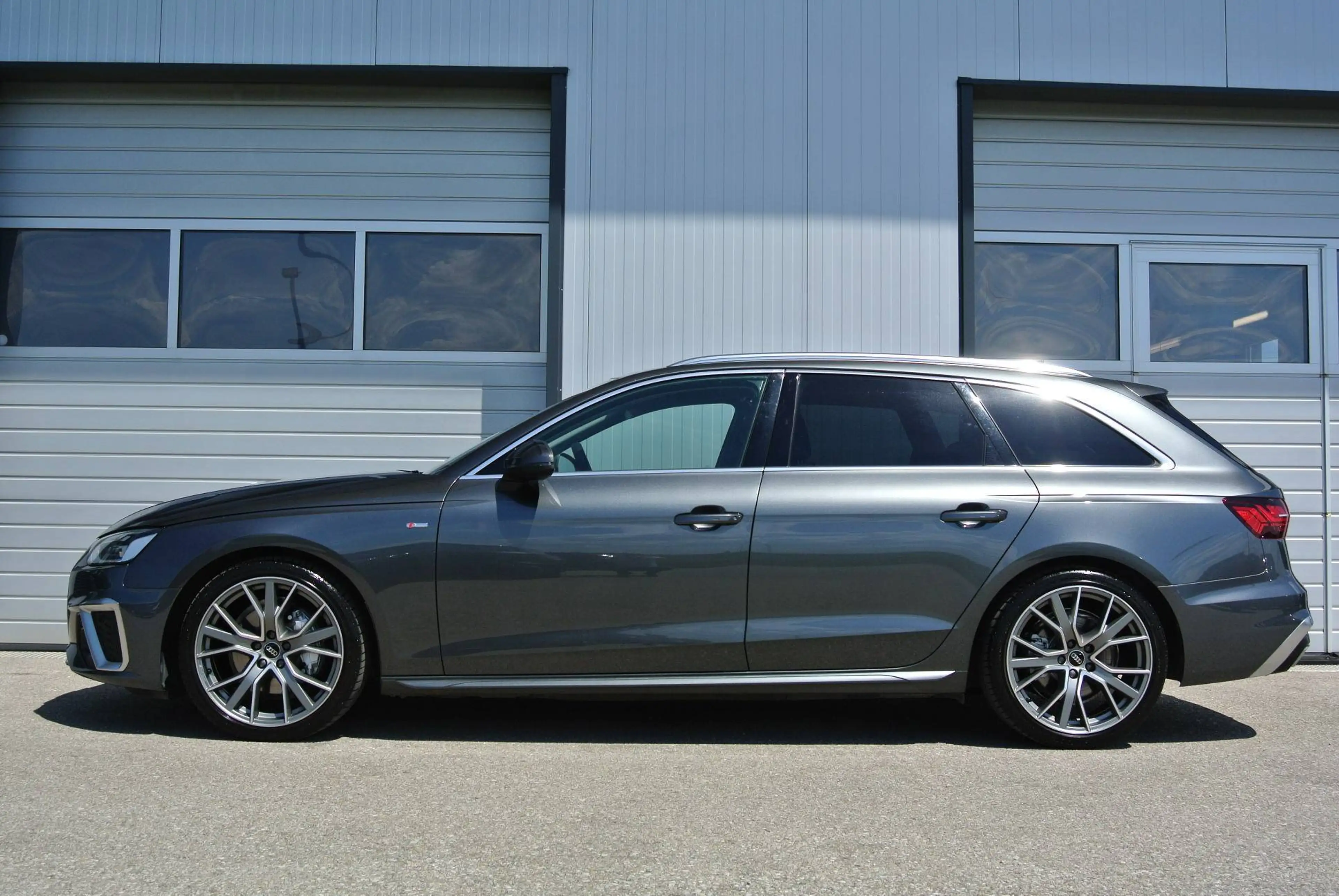 Audi A4 Avant 40 TDI quattro ** S line ** LEDER * AHK * — photo 6