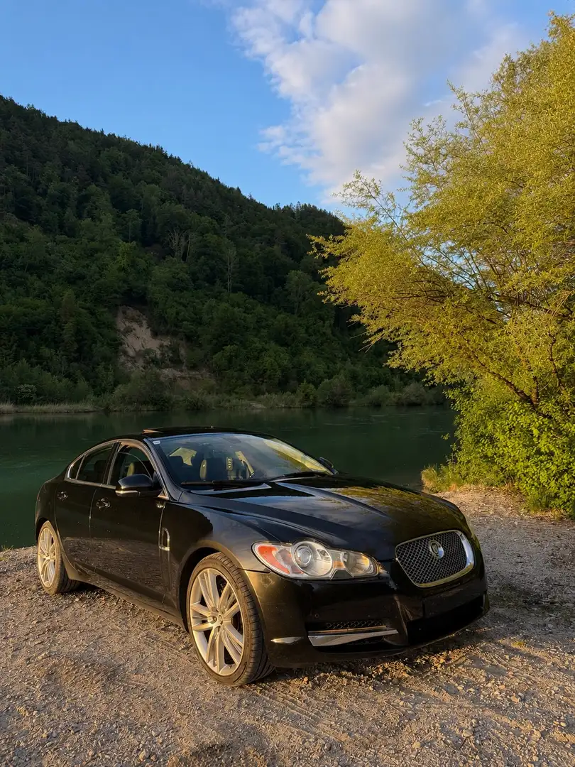 Jaguar XF 3.0 V6 Diesel Portfolio Schwarz - 1