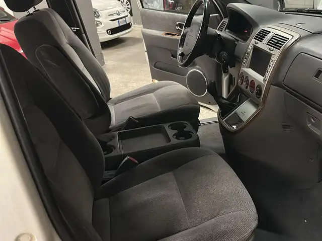 Kia Carnival view 14