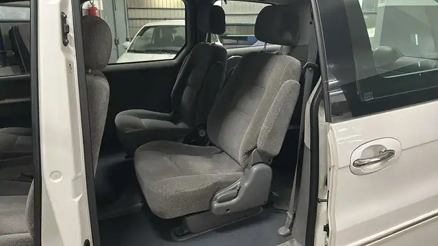 Kia Carnival view 11
