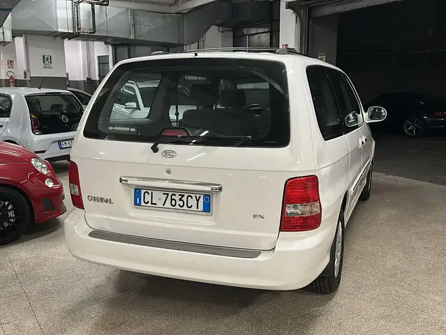 Kia Carnival view 6