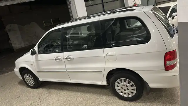 Kia Carnival view 9